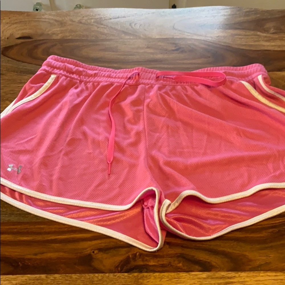 XL UNDER ARMOR RUNNING SHORTS